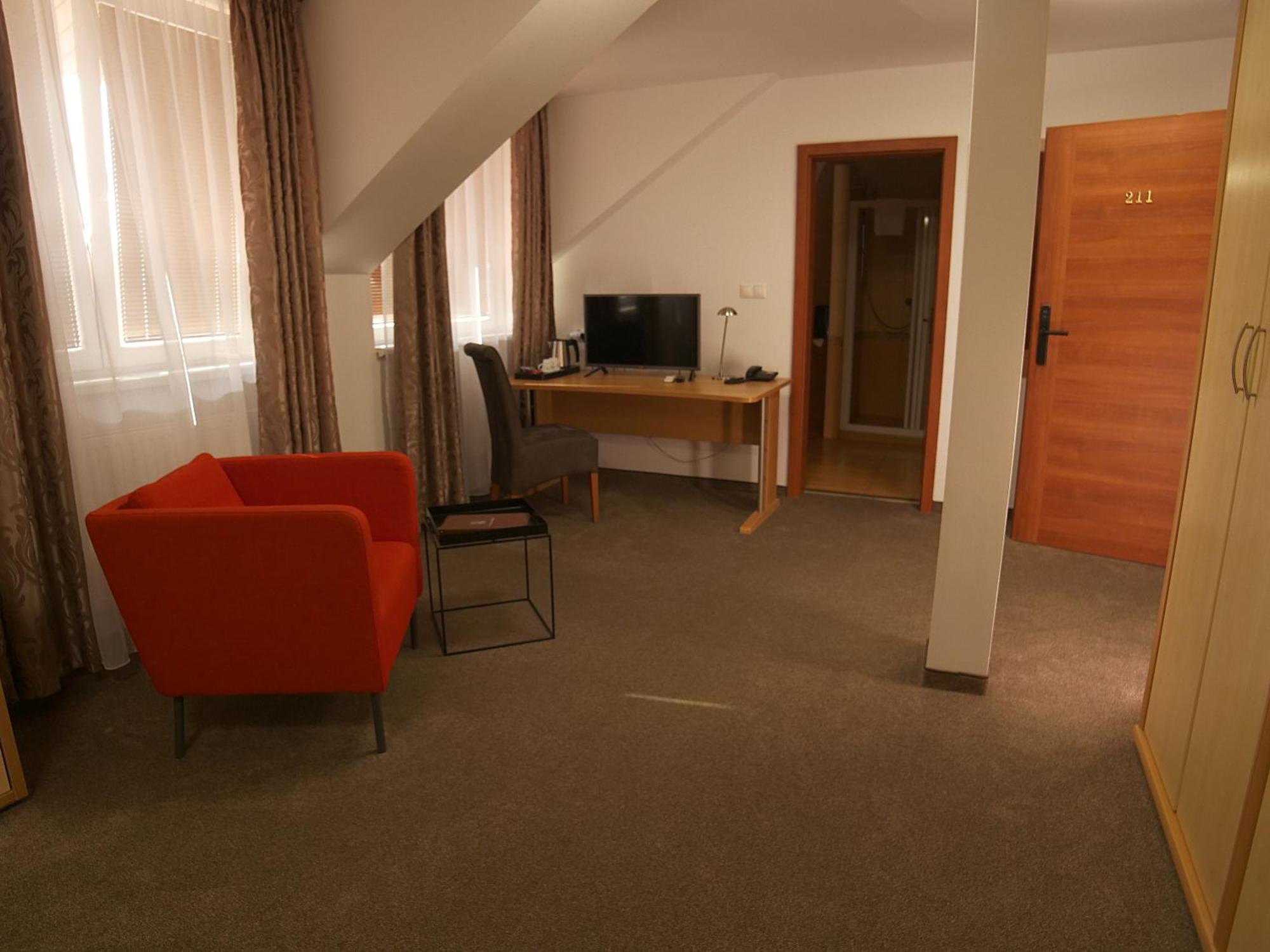 Hotel Novy Kastiel - Self Check-In Topoľčany Eksteriør billede
